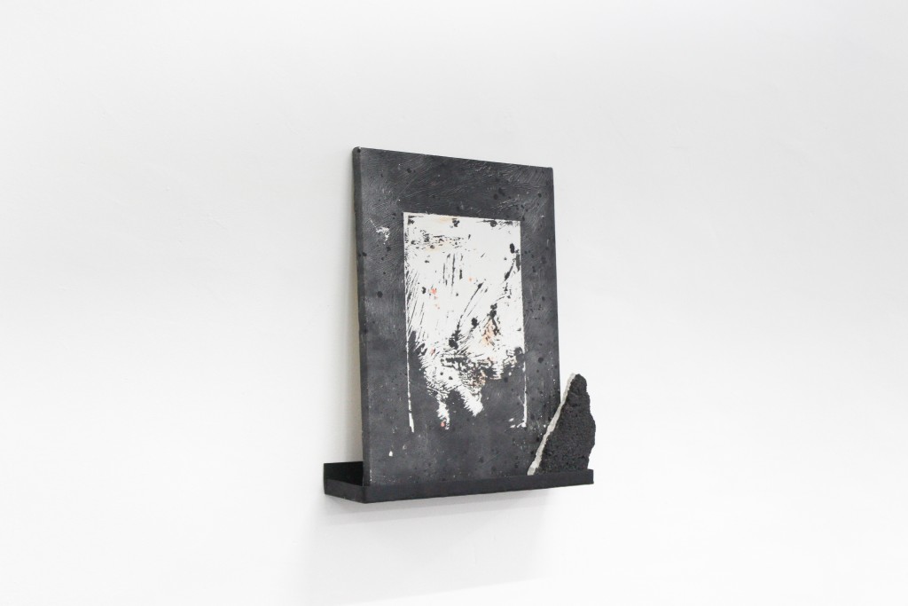 Keke Vilabelda. Black Slash (shelf), 2017