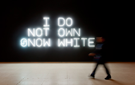 Pierre Huyghe. I Do Not Own Snow White, 2006. Neon La Colección Cranford ya puede verse en la sala de Boadilla de la Fundación Banco Santander