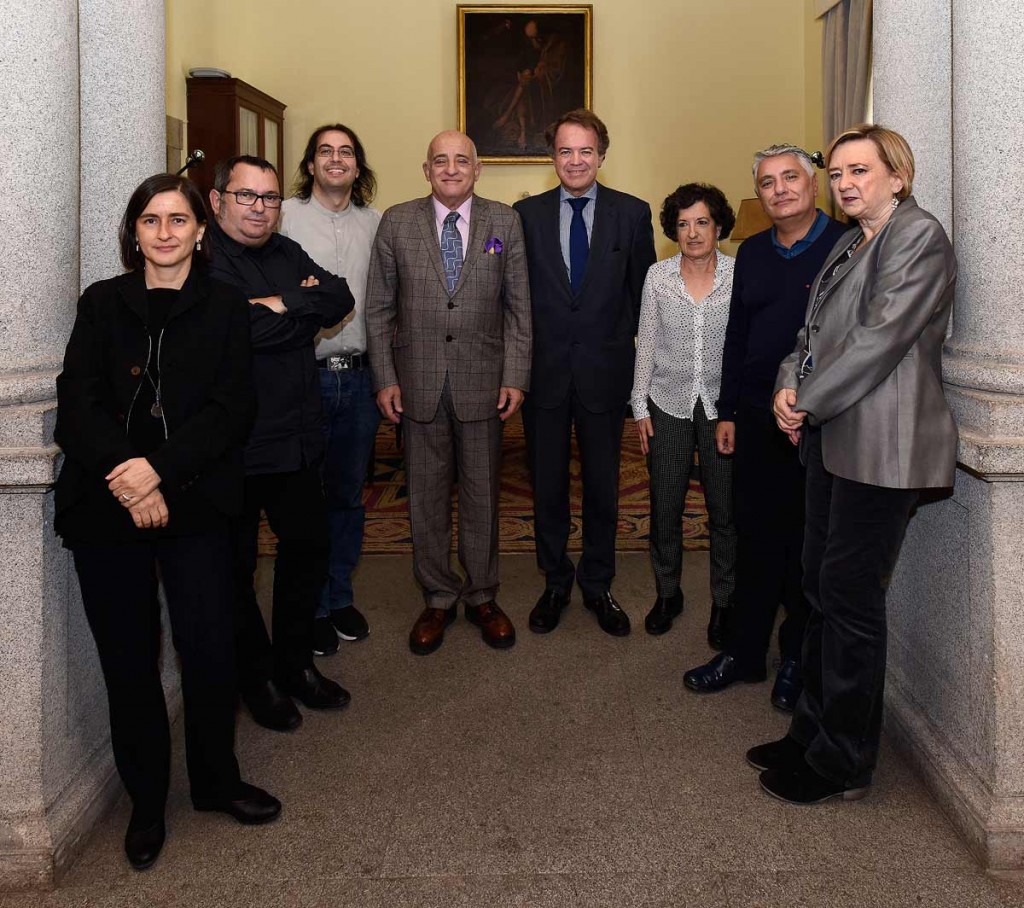 Luis Lafuente, Miguel Álvarez-Fernández, Juan Antonio Álvarez, Daniel Ángel Castillejo, Aníbal Alfredo Emilio Yazbeck, Glòria Picazo y María Inés Rodríguez, miembros del jurado que ha concedido a Concha Jerez el Premio Velázquez