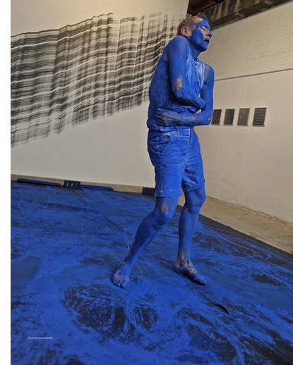 Rosana Antoli. Yves Klein Reply. Video-performance. Londres, 2015