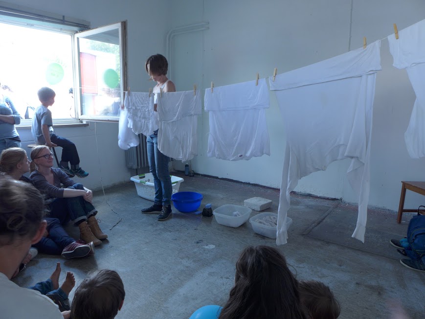 Alba Navas Salmerón. Culo blanco, Performance-instalación, Camelia das Szenarium des Nichts, Urban Festival, kreativ Quartier, Munich 2016