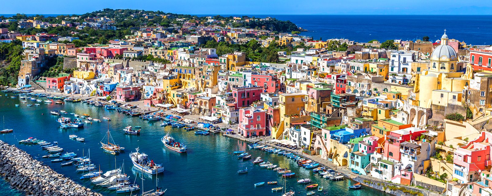 Vista de Procida, la isla donde Elsa Morante ambientó "La isla de Arturo"