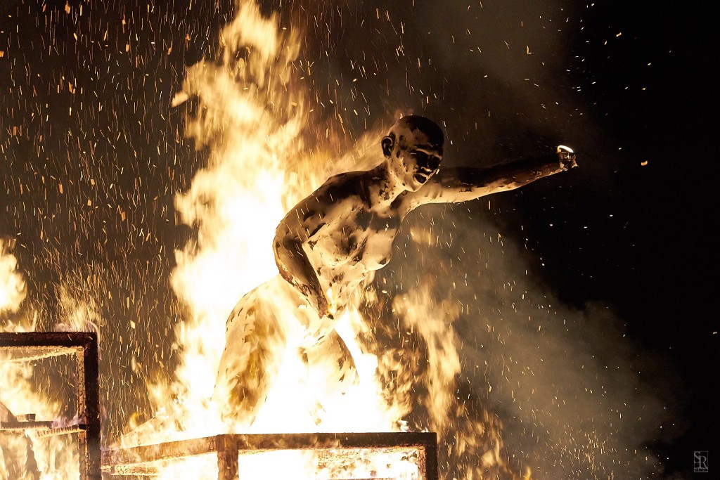 Daniel García Andújar. The trojan horse-burning the canon, 2017