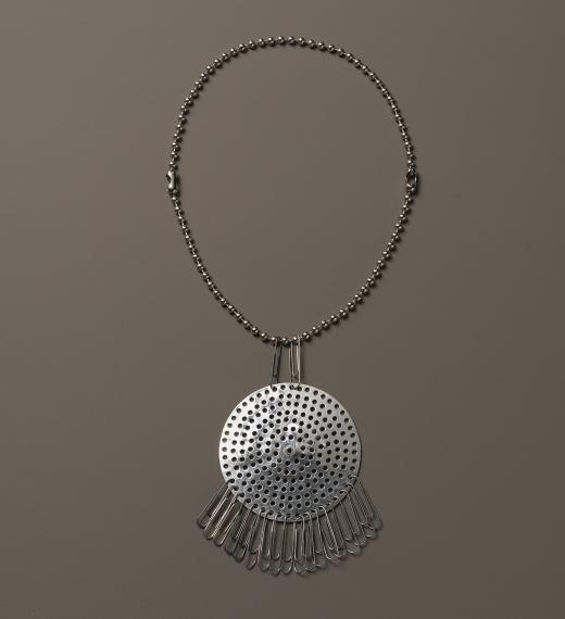 Anni Albers. Collar, ca.1940. The Josef and Anni Albers Foundation, Bethany Connecticut Foto: Tim Nighswander/Imaging4Art © The Josef and Anni Albers Foundation, VEGAP, Bilbao, 2017