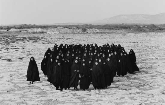 Shirin Neshat en La gravedad de las cosas. ARTIUM