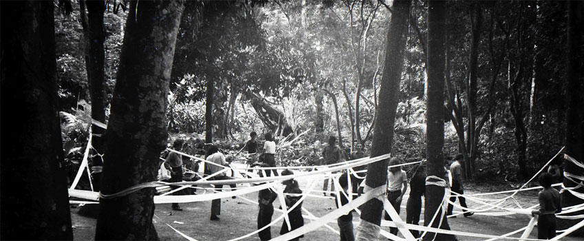 Artur Barrio. Trabalho realizado com 10 rolos de papel higiênico, 1970-1971. Archivo Artur Barrio