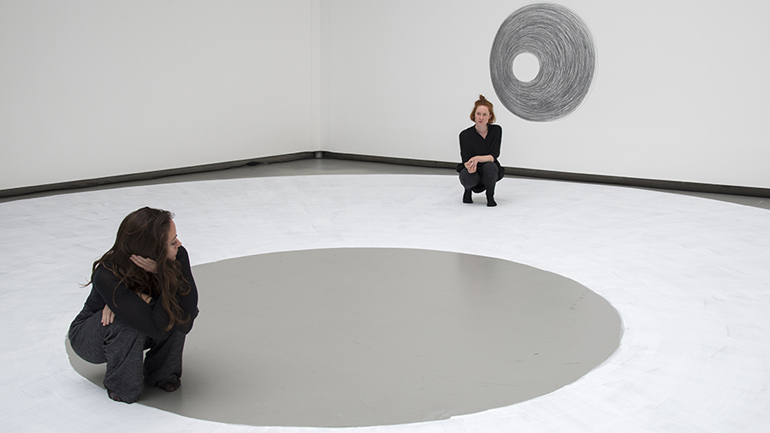 Dora García. Two Planets, 2017. © Dora García, fotografía de Clémence Bellisson e Isabelle Arthuis