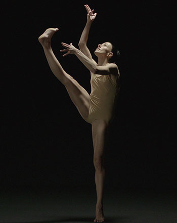 Agnès López Río interpretando la recreación coreográfica <em>Pulsiones</em>, de Martha Graham