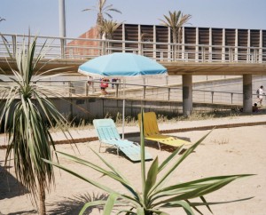 Xavier Ribas. Sin título (Dos tumbonas en la playa), 1994-1997