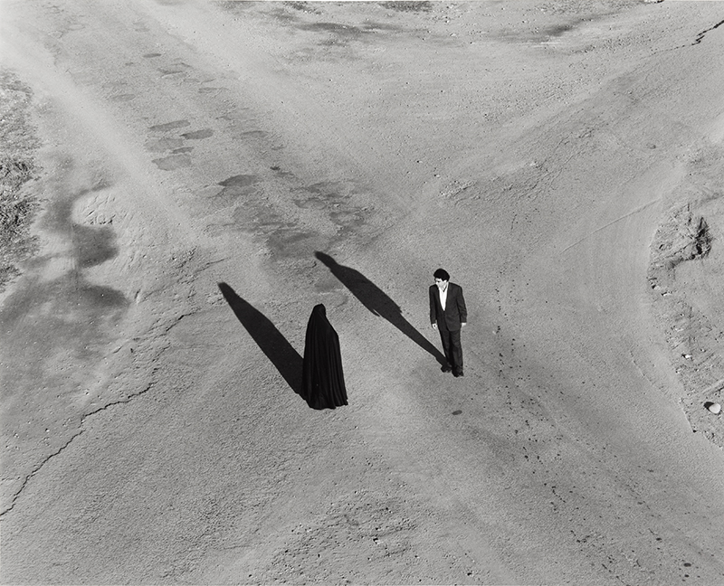 Shirin Neshat. Fervor, 2000. Cortesía Gladstone Gallery, Nueva York y Bruselas