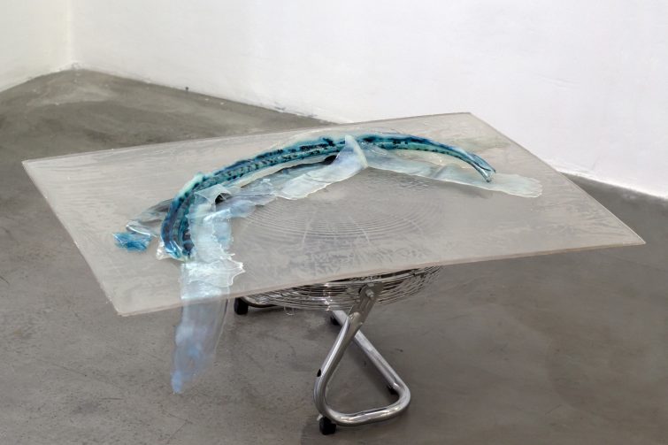 Lucía C. Pino. Metal honey shaves her head, 2017