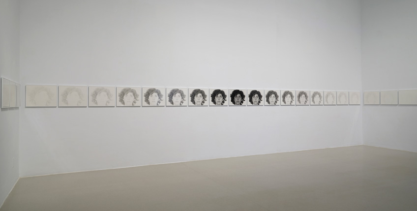 Vista de sala de la exposición "Todas las variaciones son válidas, incluida esta" en el Palacio de Velázquez