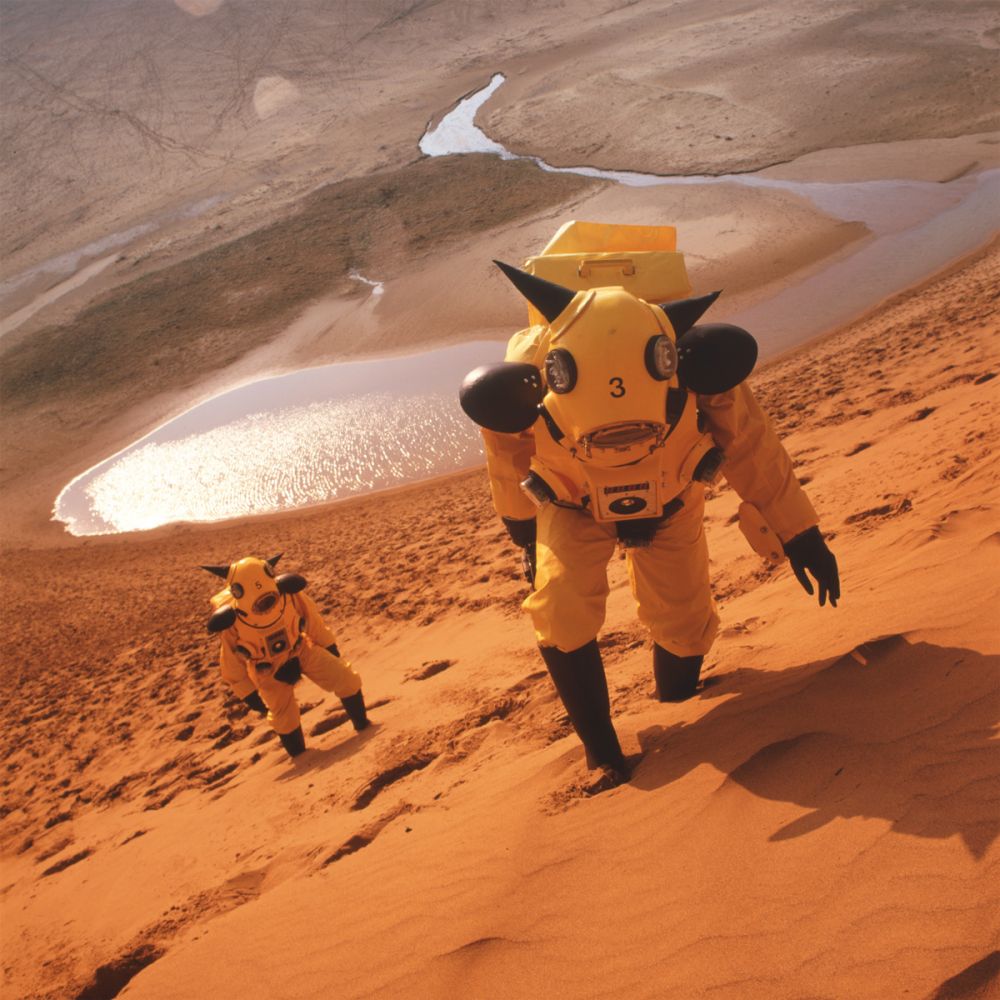 Kenji Yanobe. Atom Suit Project – Desert. Colección particular. © Kenji Yanobe