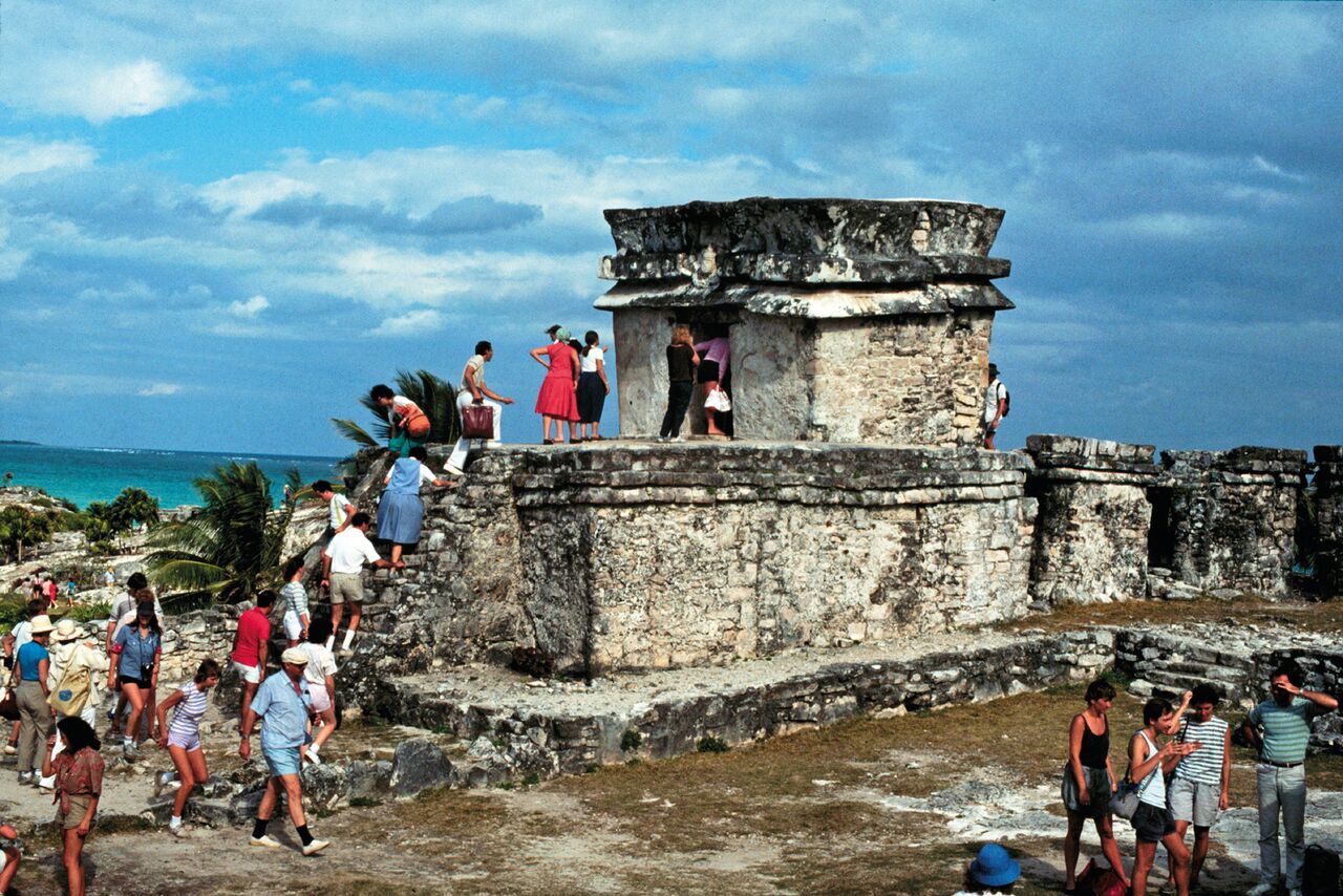 Leandro Katz. Temple of the Descending God - Tulum