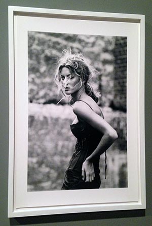 Paolo Roversi. Gisele, Estudio. París, 2001. Copia actual en gelatina de plata.Exposición Espacio Fundación Telefónica