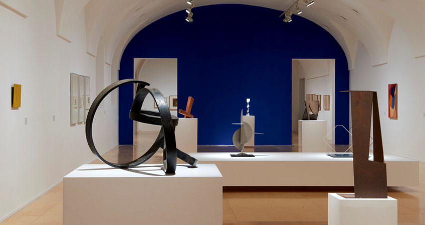Vista de sala de la exposición "Mario Pedrosa. De la naturaleza afectiva de la forma"