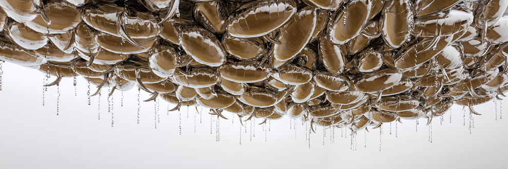 Instalaciones con globos de Philippe Parreno. A time coloured space. Museu Serralves