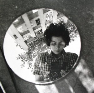 Vivian Maier. Self-Portrait / Autorretrato © Vivian Maier / Maloof Collection. Cortesía / Cortesía de Howard Greenberg Gallery, New York