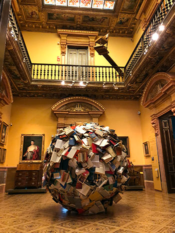 Alicia Martín. Anónimos, 2018. Salón de baile del Museo Lázaro Galdiano