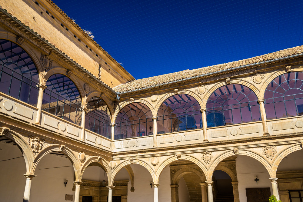 Patio de la Universidad de Baeza, donde se conserva el Aula Antonio Machado