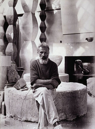 Brancusi en su taller