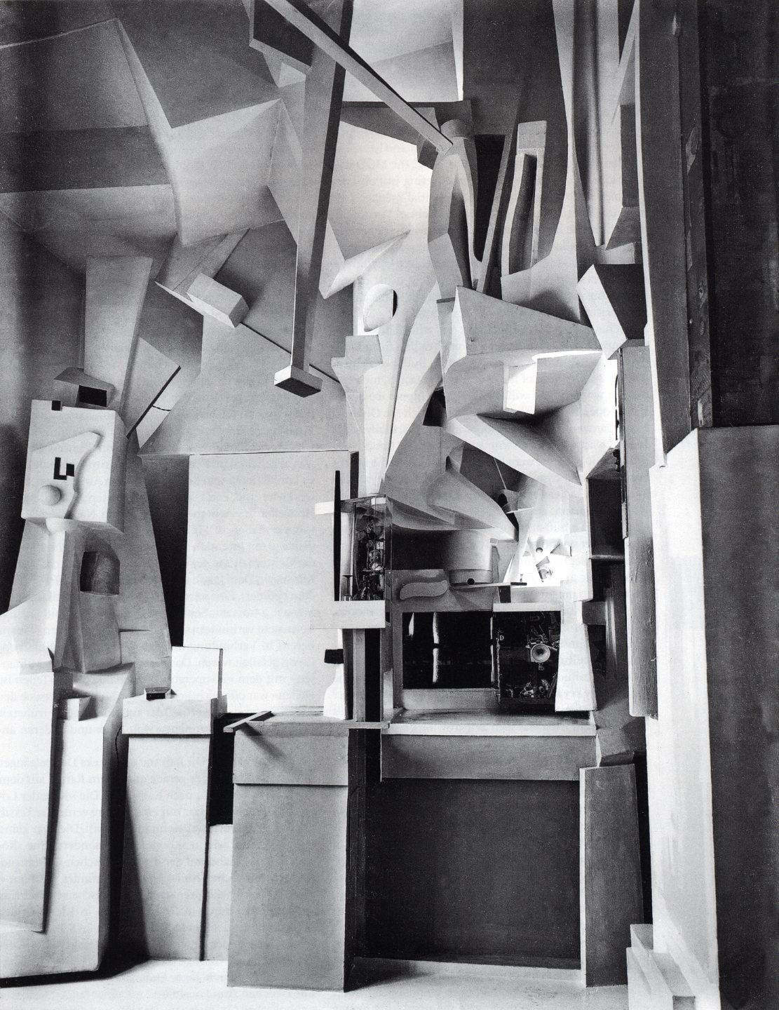 Kurt Schwitters. Merzbau