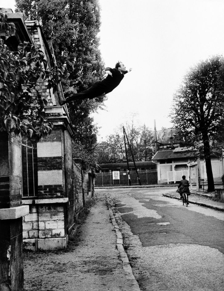 Yves Klein. El hombre en el espacio. El pintor del espacio se arroja al vacío,1960