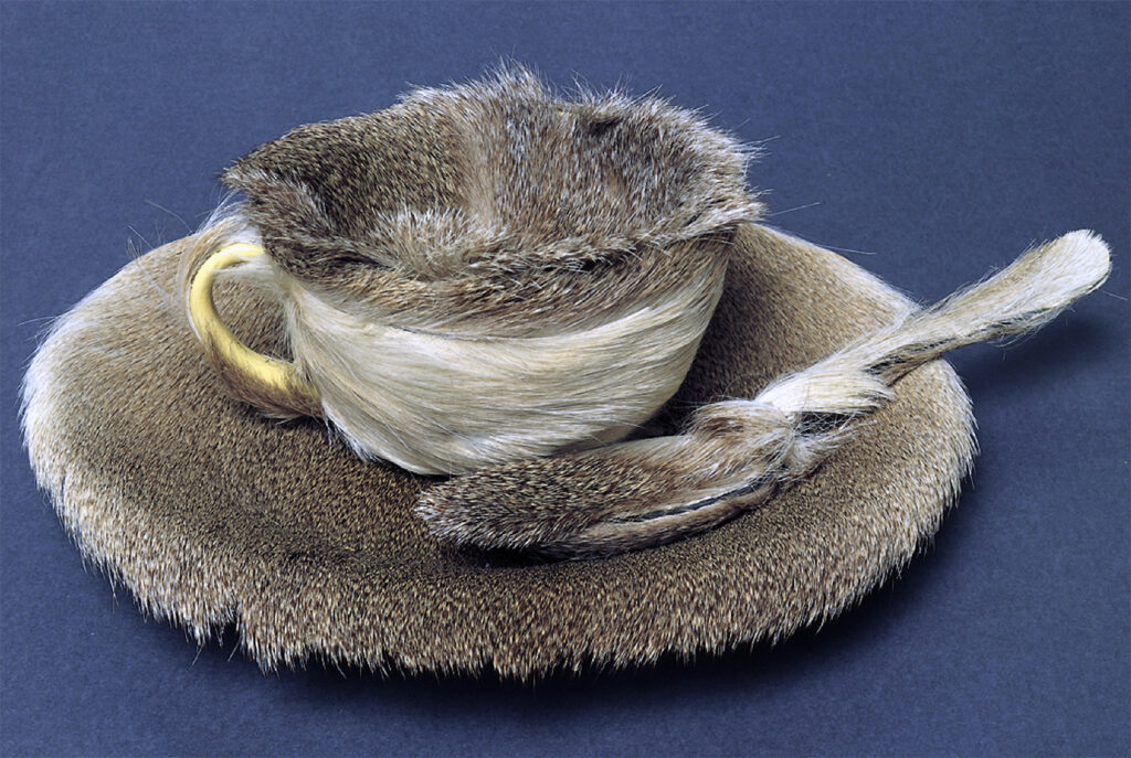 Meret Oppenheim. Le déjeuner en fourrure, 1936