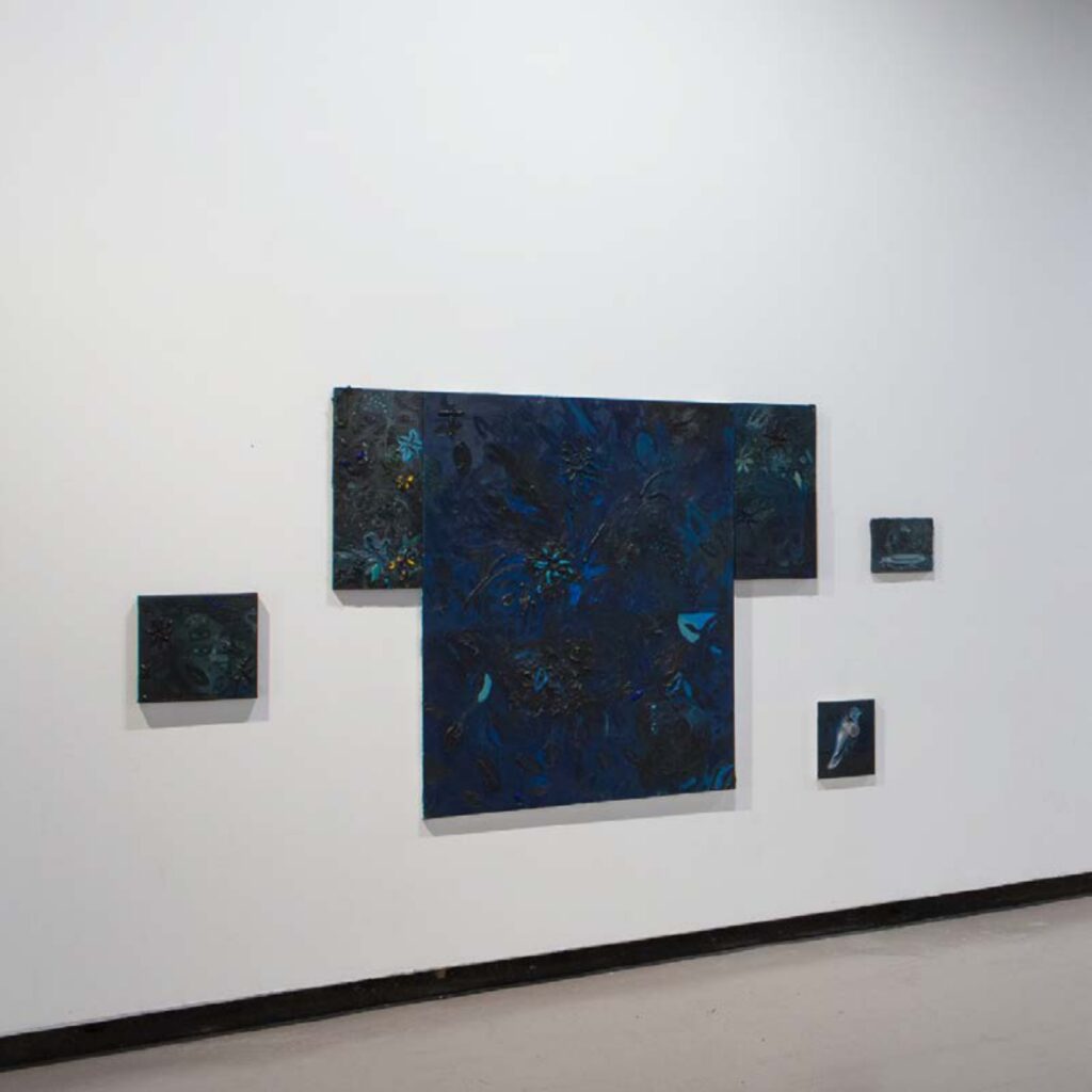 José Luis Valverde. Con asiduas, violetas y frondas honraremos los suelos cubiertos. Sala de Exposiciones Santa Inés, Sevilla, 2020