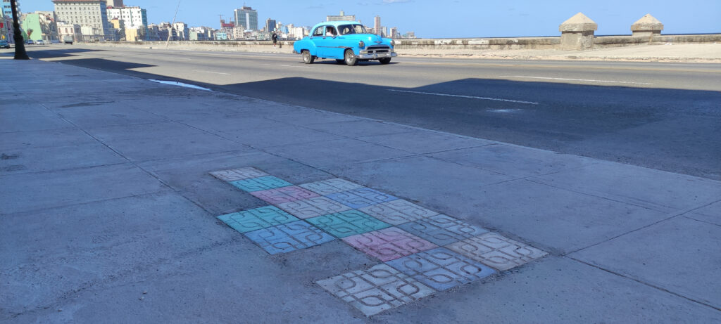 Lara Ruiz. Terreno modular. Bienal de La Habana, 2002. Fotografía: Lara Ruiz