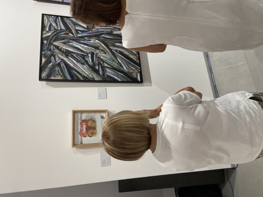 Mateo Hurtado en la exposición del I Certamen Jóvenes Artistas Realistas Españoles. MUREC, Almería, 2025