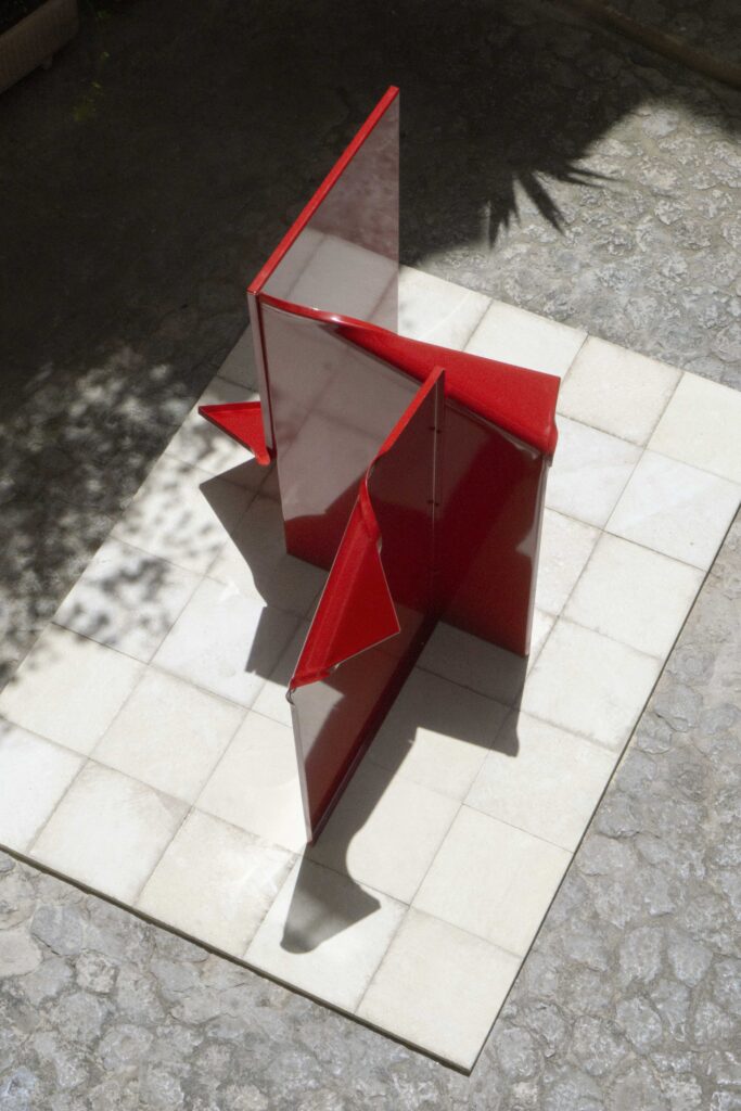 Rafa Munárriz. Clivia traffic red, 2025