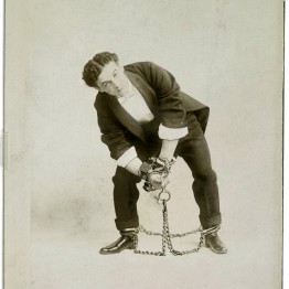 Houdini, uno de los carteles que podemos ver en el exposición en el Espacio Fundación Telfónica hasta el 28 de mayo de 2017