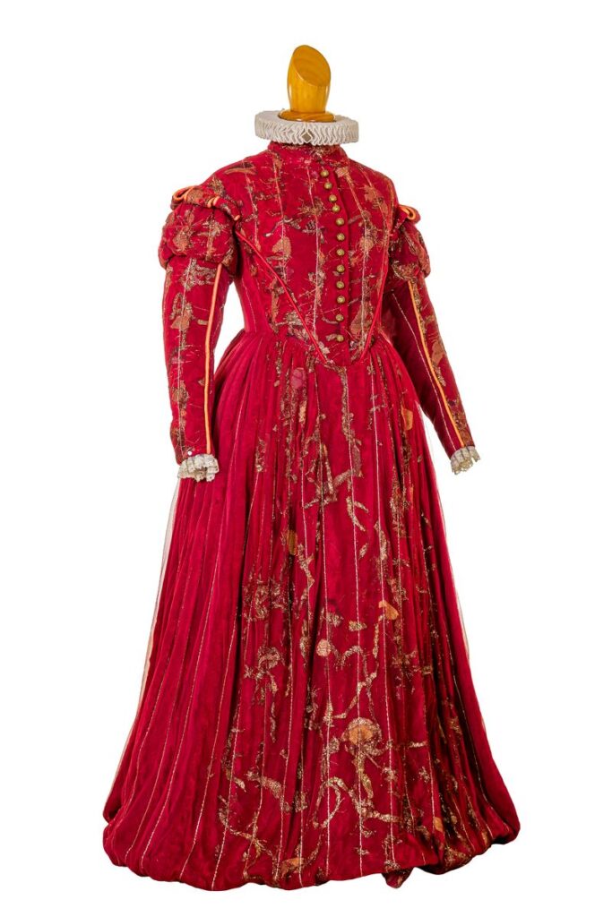 Con capa y espada. La moda en época de Cervantes. Museo Casa Natal de Cervantes