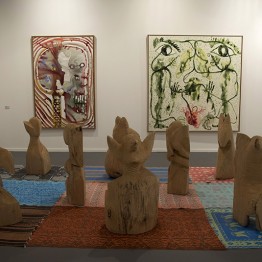 Obras de Barthélémy Toguo en el stand de la galería Lelong