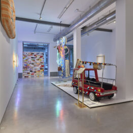 Encontrarlo todo en casa: Inés Figaredo se estrena en la Galería Cayón