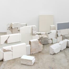 Fernanda Fragateiro en el Museu Serralves: autoridad y desgaste