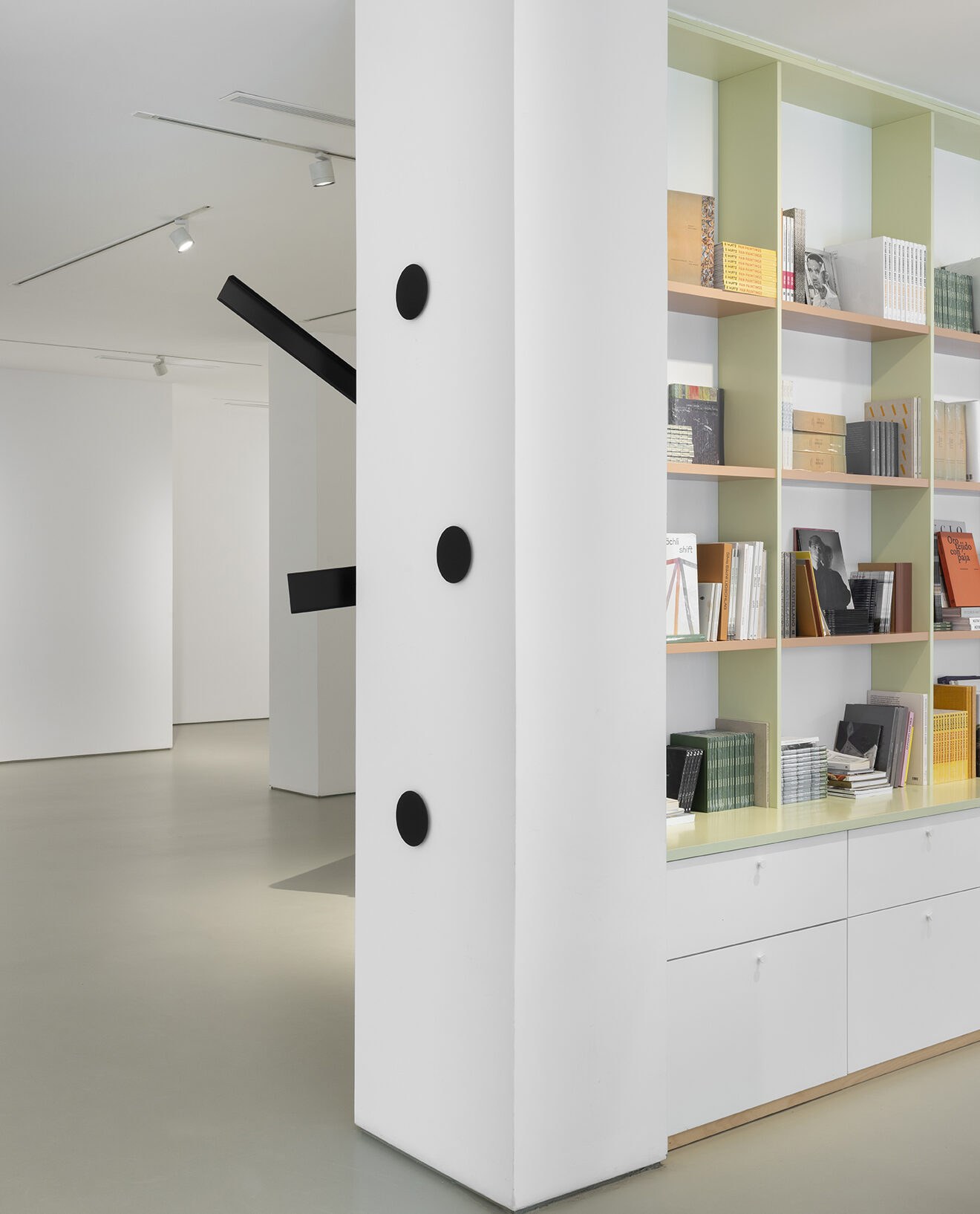 A Kassen. Twenty minutes past two. Maisterravalbuena