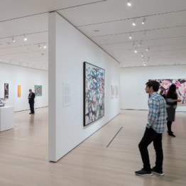 Vista de la exposición "Making Space: Women Artists and Postwar Abstraction" en el MoMA