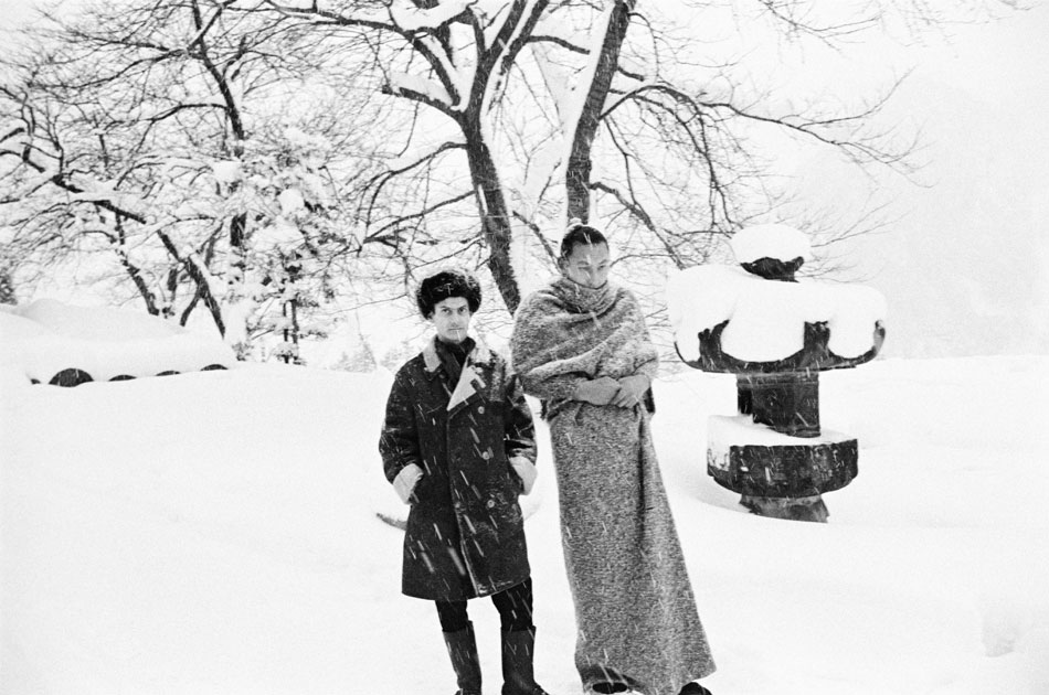 Gideon Lewin. Avedon + Sumo in snow