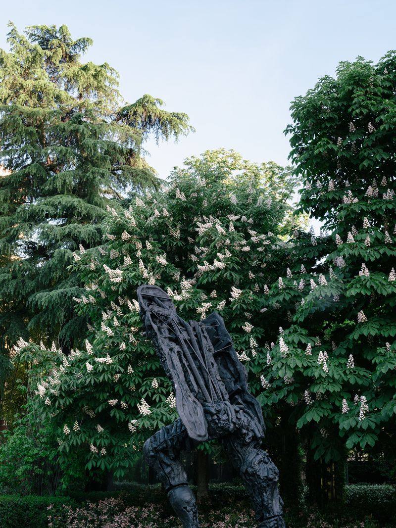 Thomas Houseago. Large Walking Figure I (Leeds)