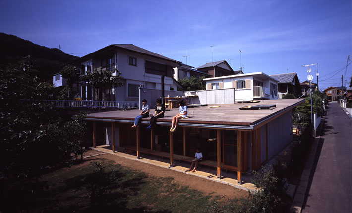 Tezuka Architects (Takaharu + Yui Tezuka), Roof House, 2001