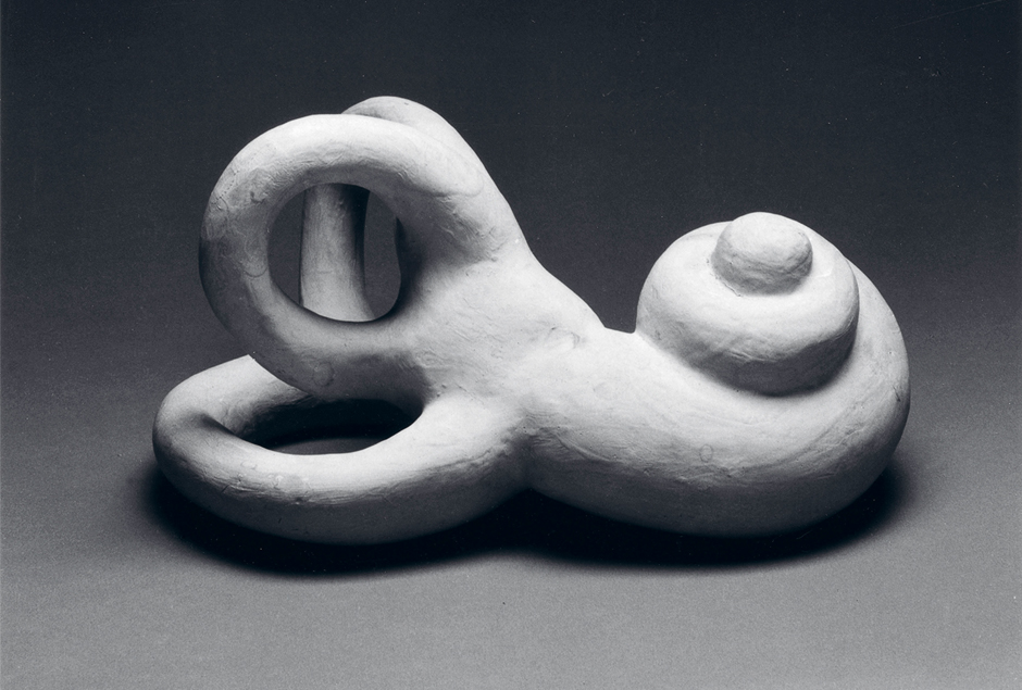 Peter Fischli, David Weiss. Equilibrium Organ (Ear), 1986, from the series Grey Sculptures, Studio Fischli / Weiss © Peter Fischli David Weiss, Foto: Jason Klimatsas