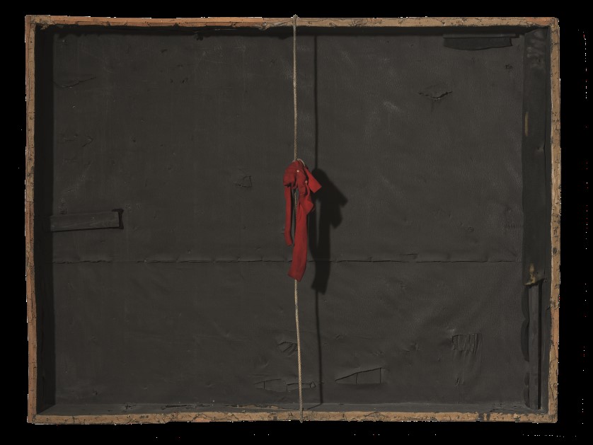 Antoni Tàpies. Caja de la camisa roja, 1972. Colección privada. © Augustin de Valence