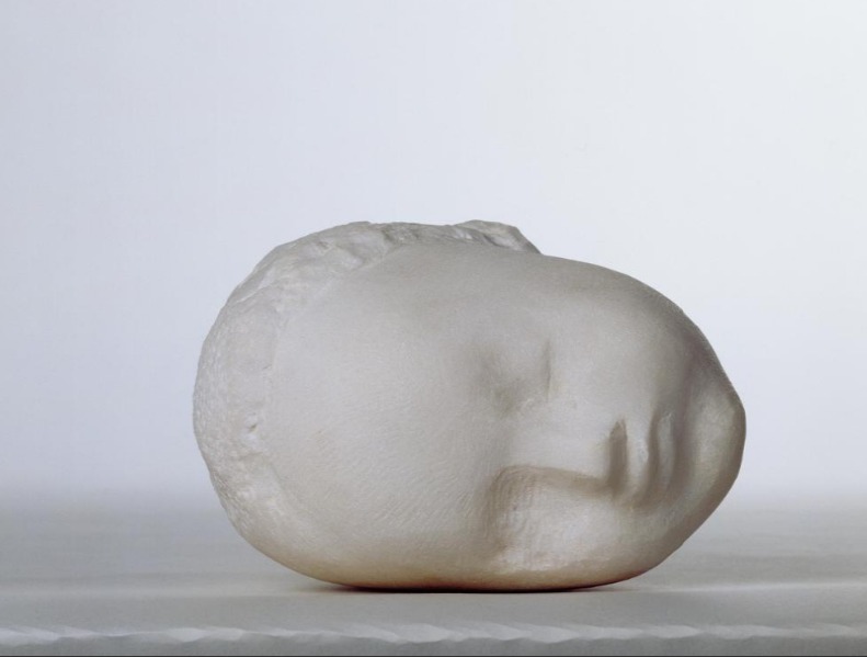 Constantin Brancusi. Tête d'enfant endormi, hacia 1908. Centre Pompidou