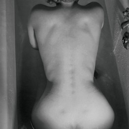 Brassaï. Desnudo en la bañera, 1938. Estate Brassaï Succession, Paris © Estate Brassaï Succession, Paris