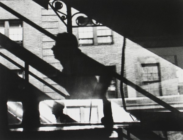 Louis Faurer. Win, Place, and Show, métro aérien de la 3 e Avenue à la 53 e rue, New York, c.1946-1948 © Estate Louis Faurer