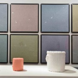 Vista de la exposición "La pintura, un reto permanente" en CaixaForum Barcelona, con obras de Ignasi Aballí y Jaime Pitarch