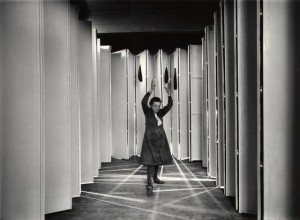 Louise Bourgeois dentro de Guarida Articulada en 1986