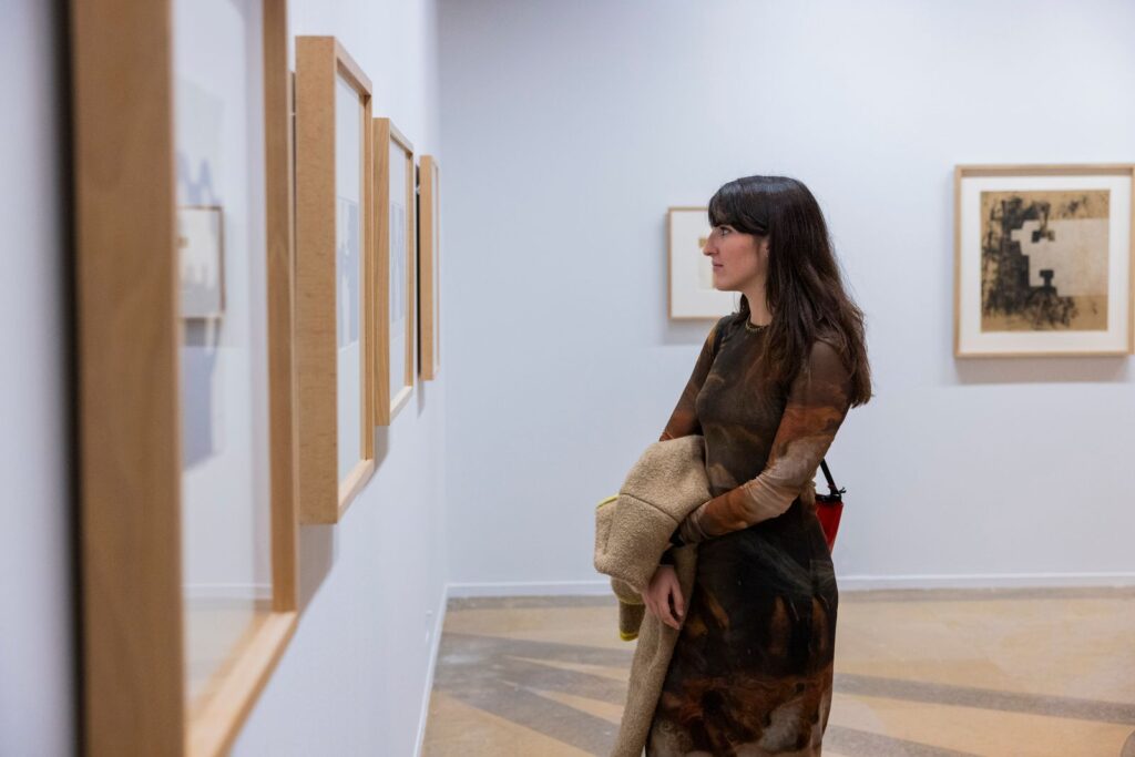 Eduardo chillida. Soñar el espacio. Lonja de Zaragoza. Fotografía: Chus Marchador. Cortesía de Fundación Ibercaja